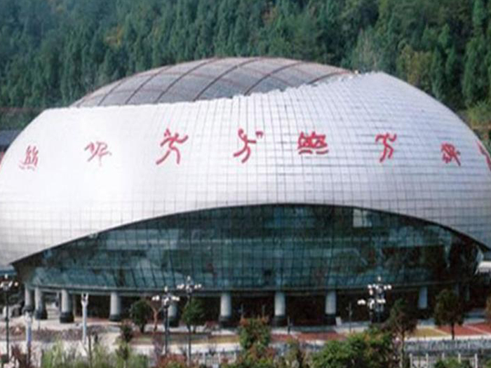 烟台体育中心球形网架加工安装